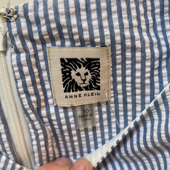 Anne Klein, Blue & White pin stripe size 10 - Picture 6 of 8